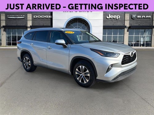 2024 Toyota Highlander LE