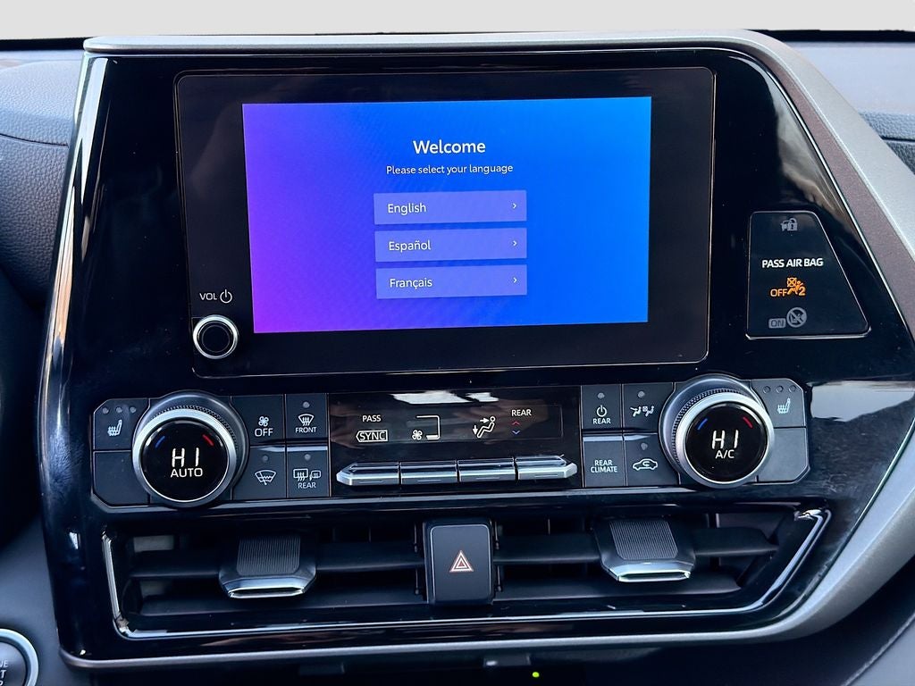 2024 Toyota Highlander LE