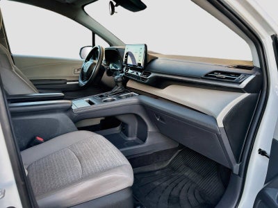 2024 Toyota Sienna LE