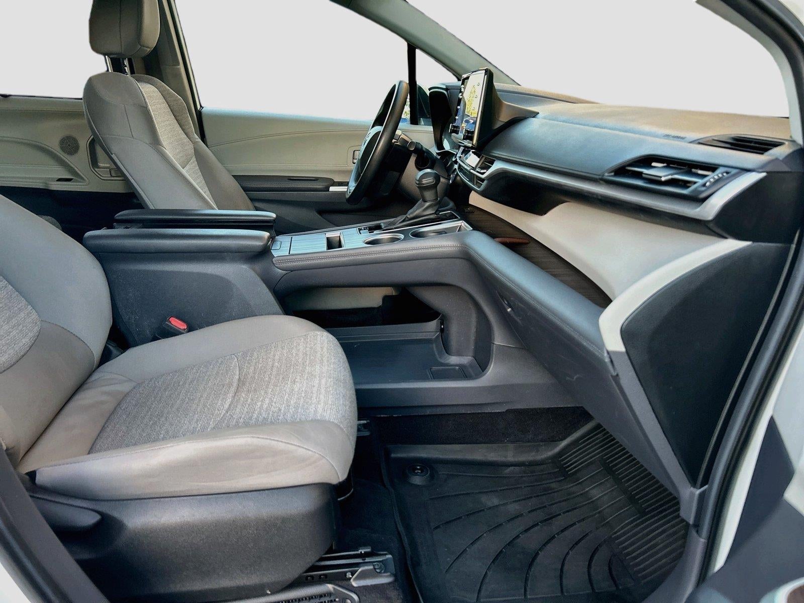 2024 Toyota Sienna LE
