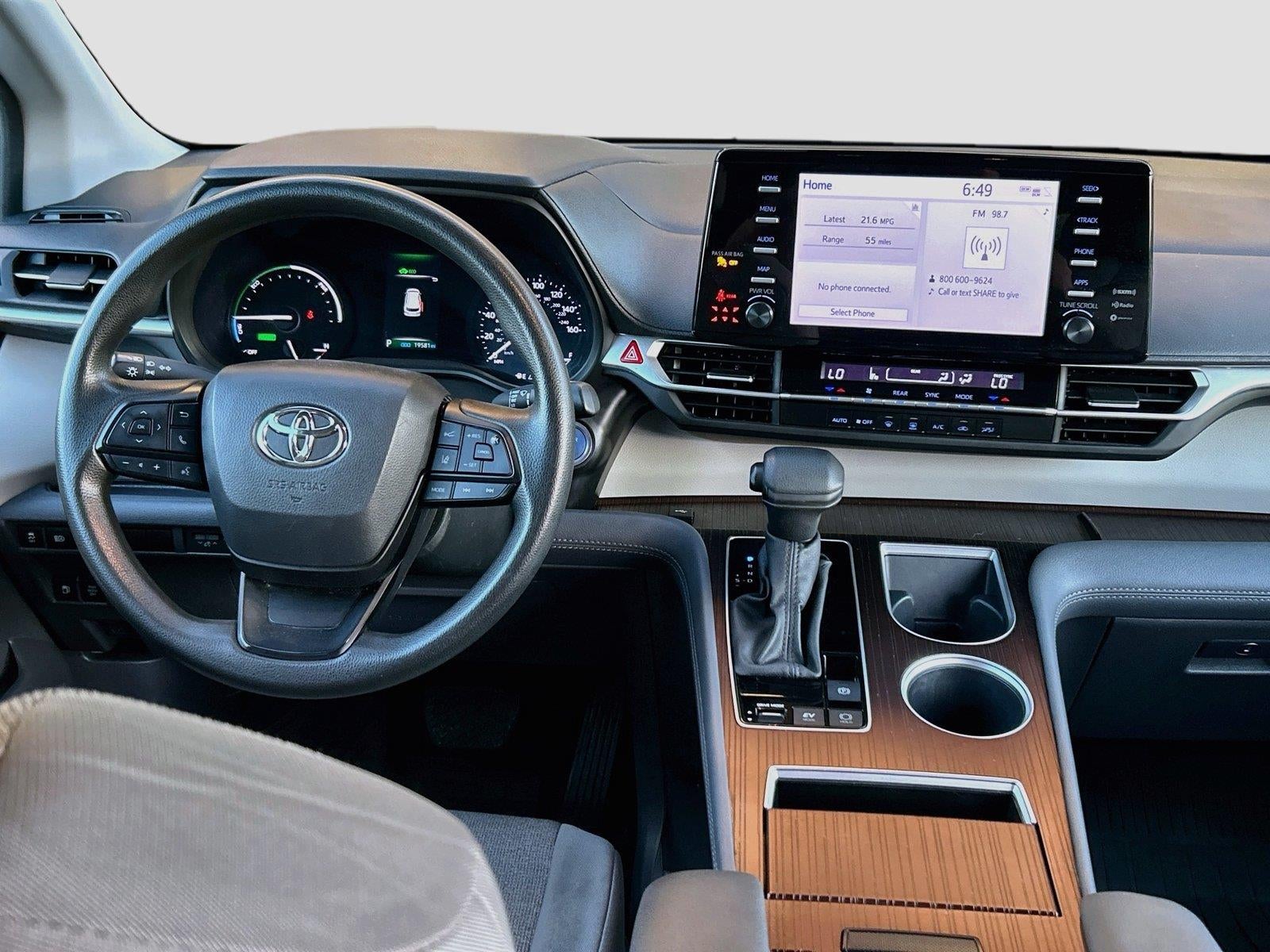 2024 Toyota Sienna LE