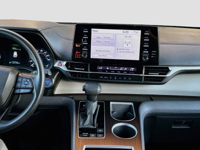 2024 Toyota Sienna LE