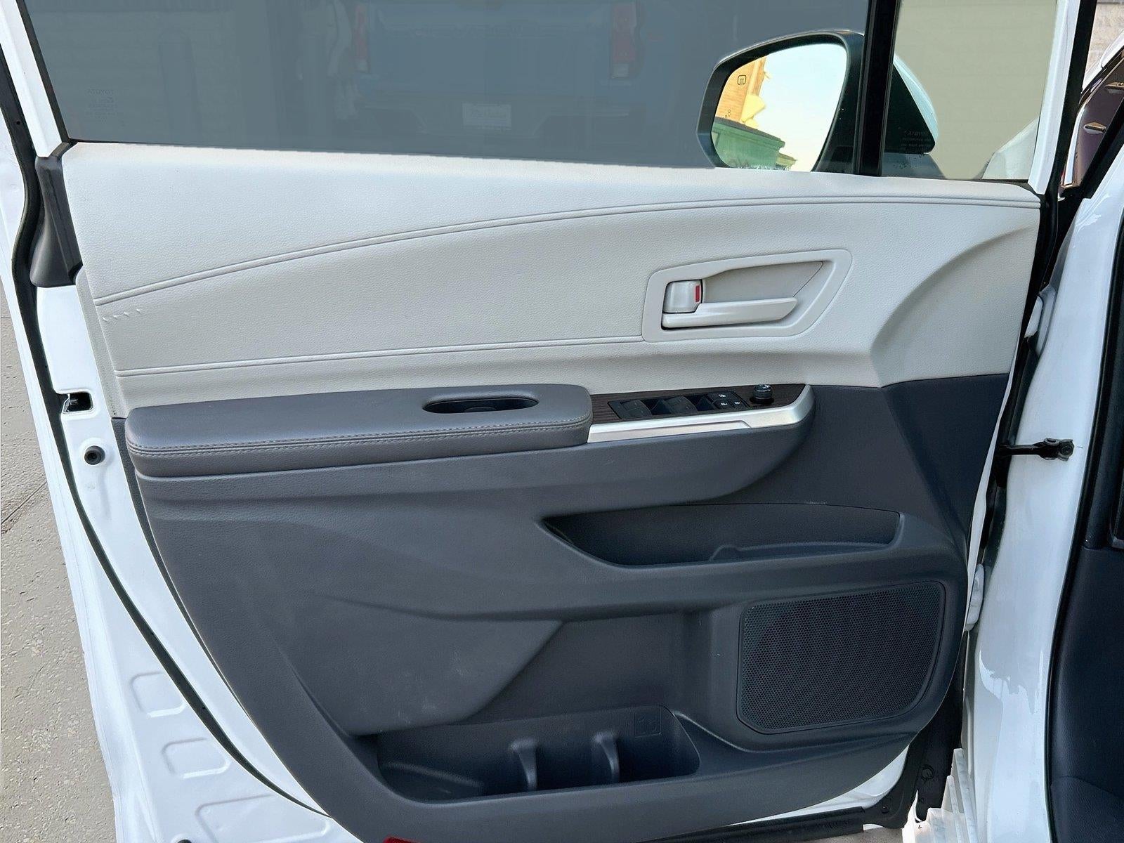 2024 Toyota Sienna LE