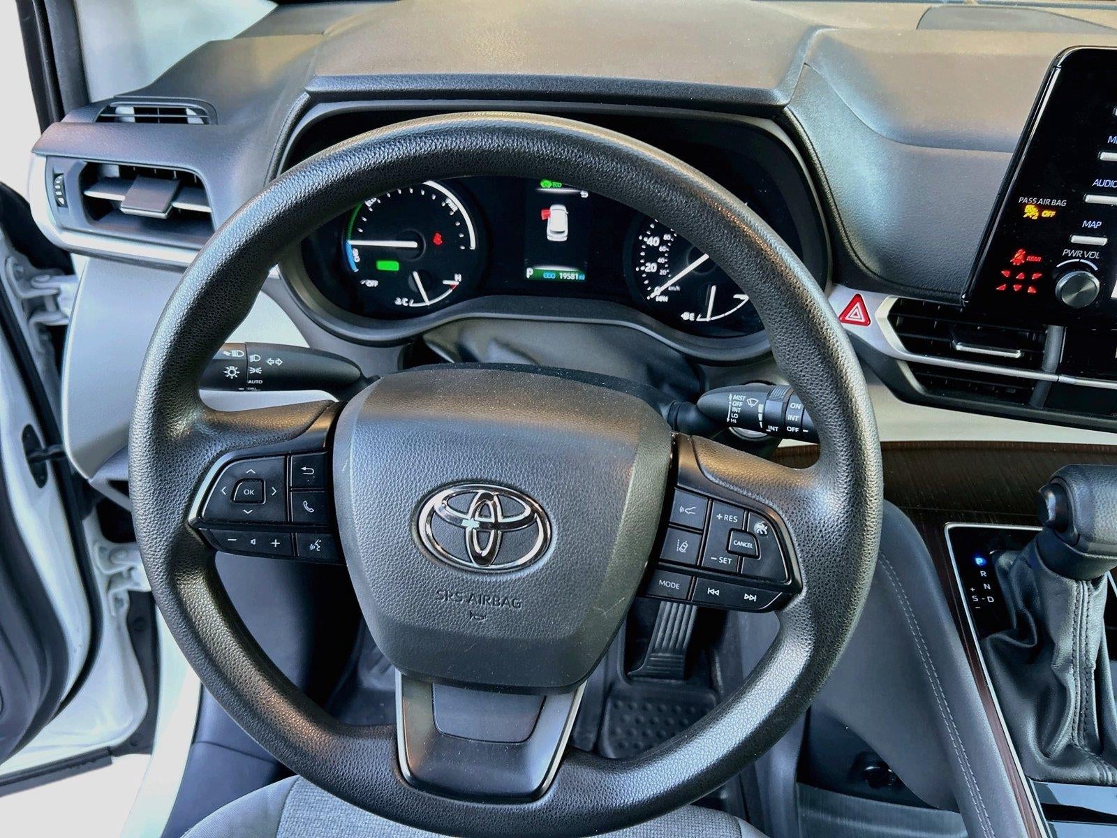 2024 Toyota Sienna LE