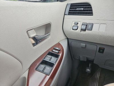 2011 Toyota Sienna XLE V6