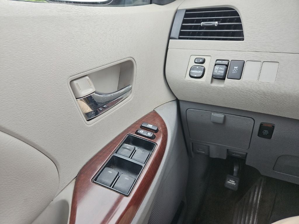 2011 Toyota Sienna XLE V6