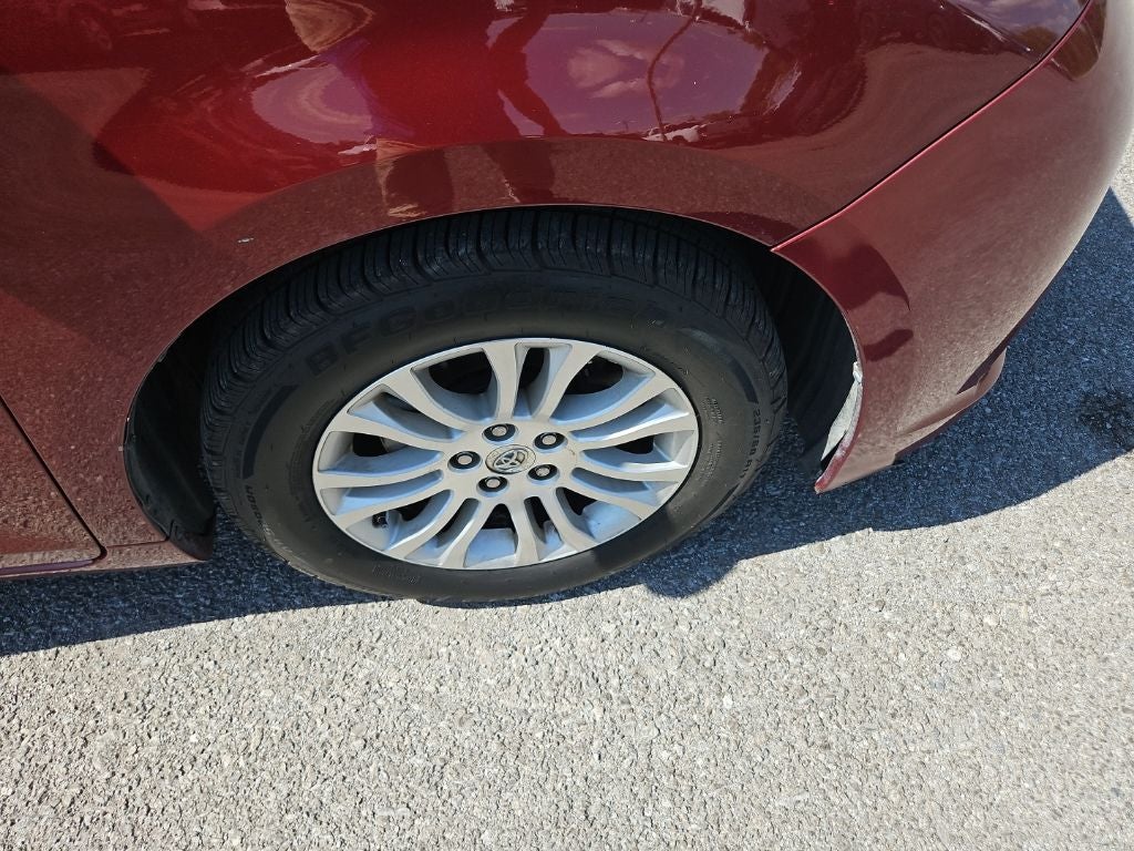 2015 Toyota Sienna XLE 8 Passenger