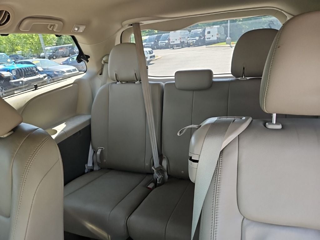 2015 Toyota Sienna XLE 8 Passenger