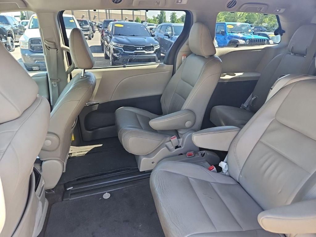 2015 Toyota Sienna XLE 8 Passenger