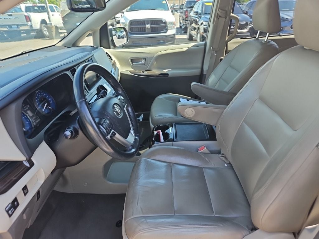 2015 Toyota Sienna XLE 8 Passenger