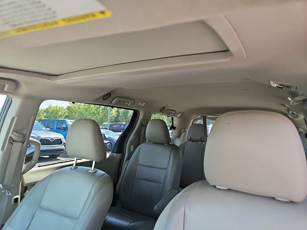 2015 Toyota Sienna XLE 8 Passenger