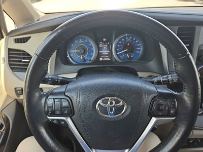 2015 Toyota Sienna XLE 8 Passenger