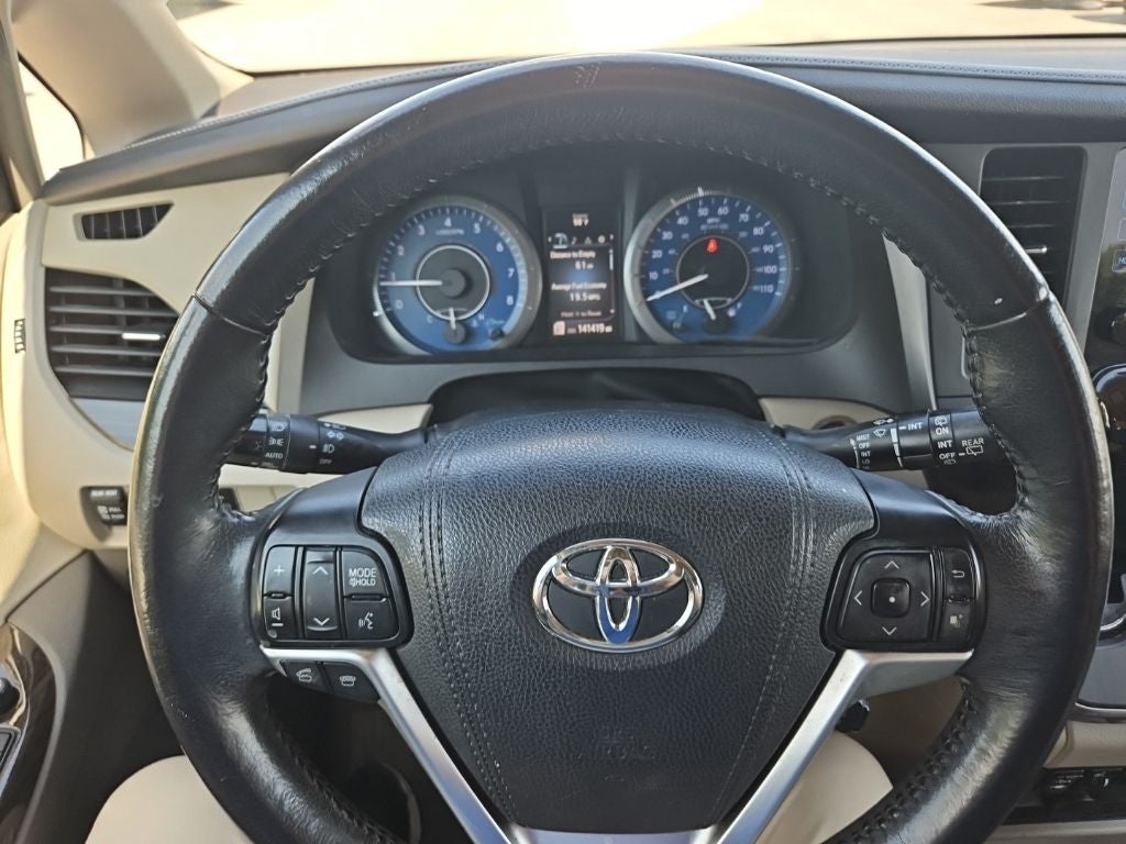 2015 Toyota Sienna XLE 8 Passenger