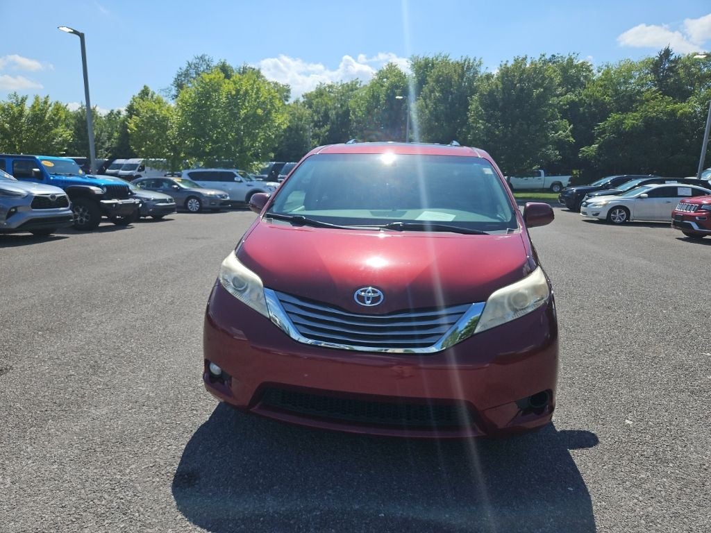 2015 Toyota Sienna XLE 8 Passenger