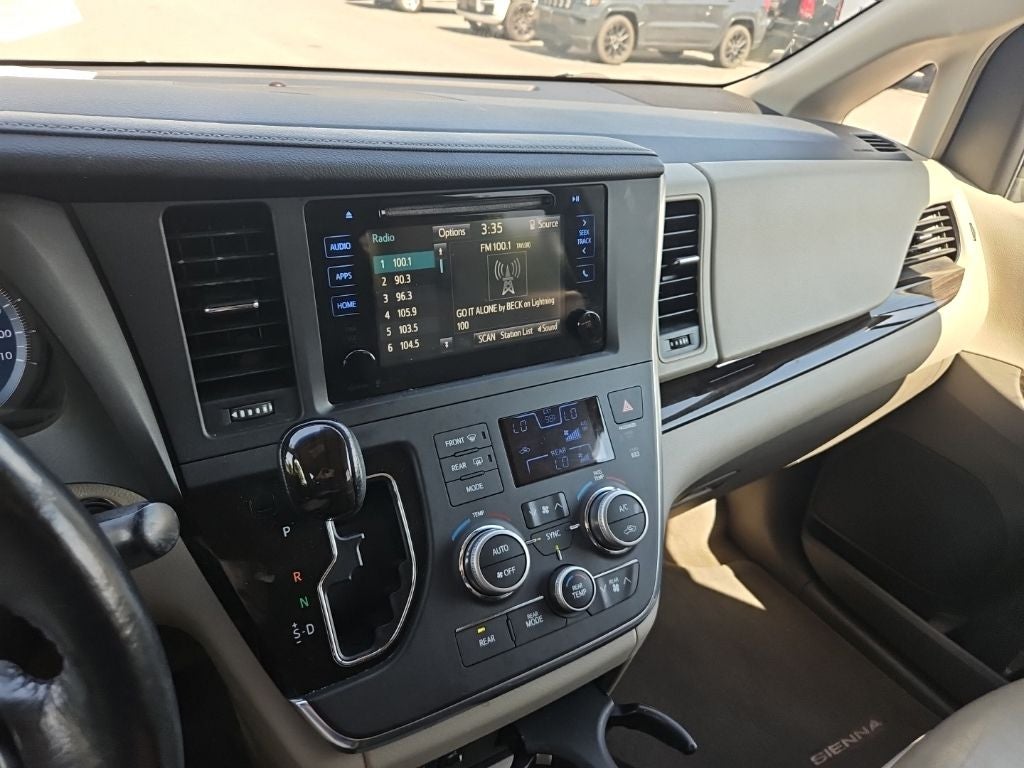 2015 Toyota Sienna XLE 8 Passenger