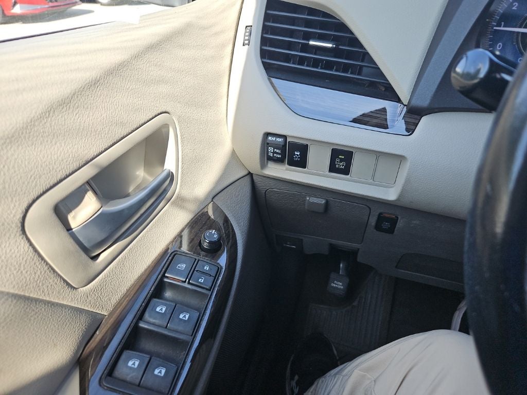 2015 Toyota Sienna XLE 8 Passenger