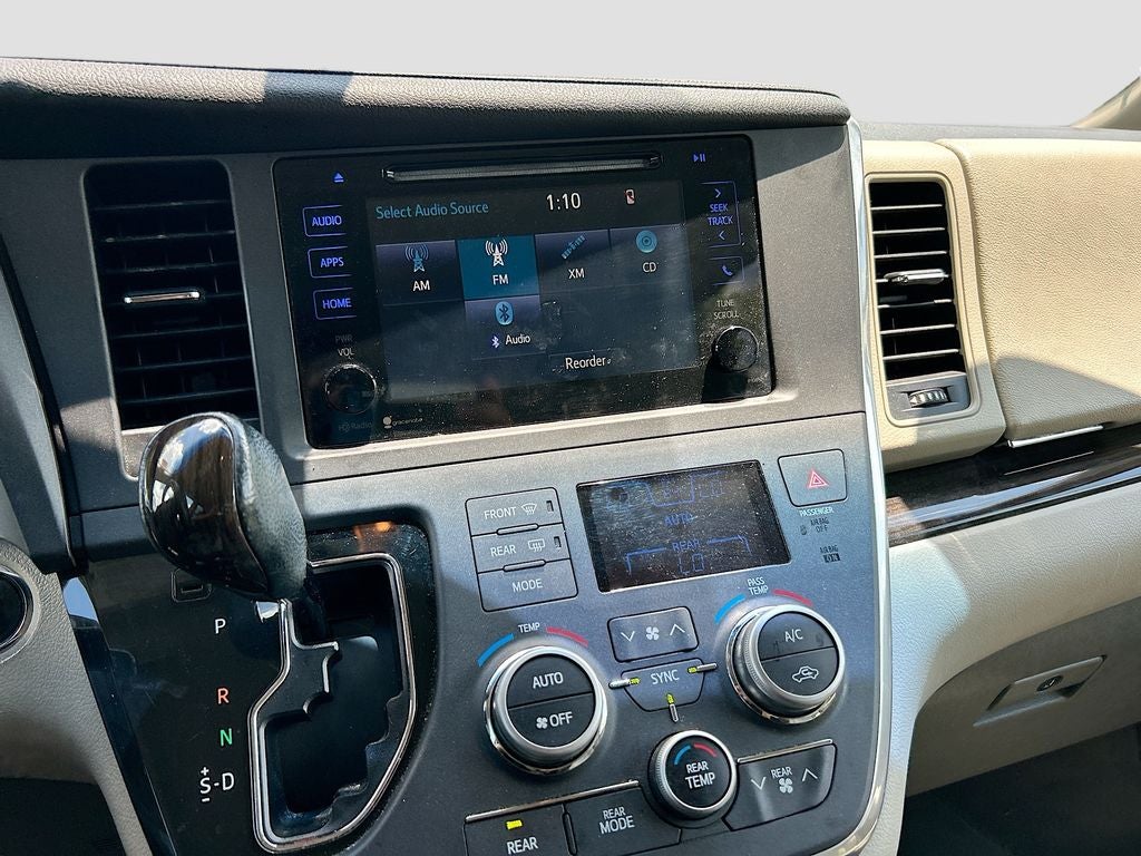 2015 Toyota Sienna XLE 8 Passenger