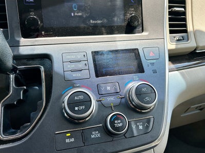 2015 Toyota Sienna XLE 8 Passenger