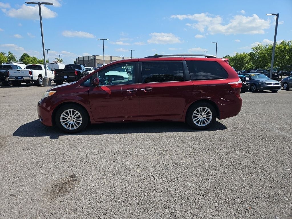 2015 Toyota Sienna XLE 8 Passenger