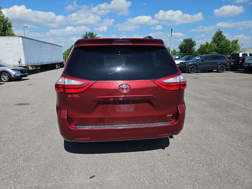 2015 Toyota Sienna XLE 8 Passenger
