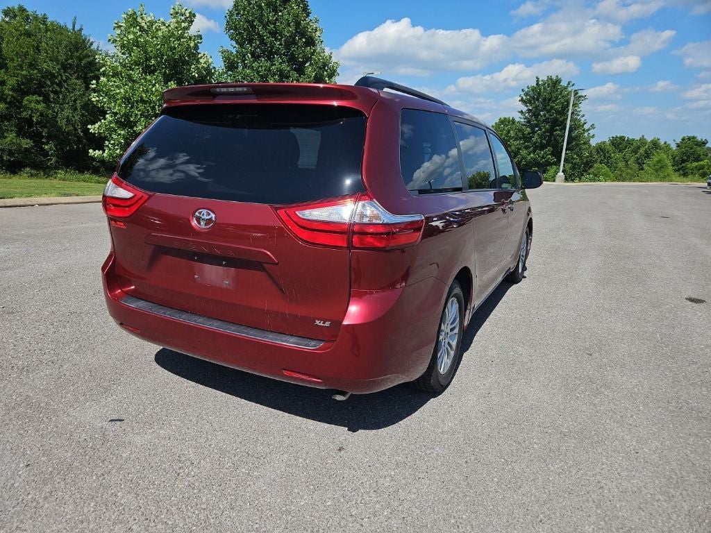 2015 Toyota Sienna XLE 8 Passenger