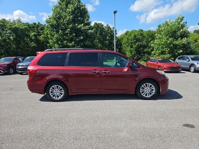 2015 Toyota Sienna XLE 8 Passenger