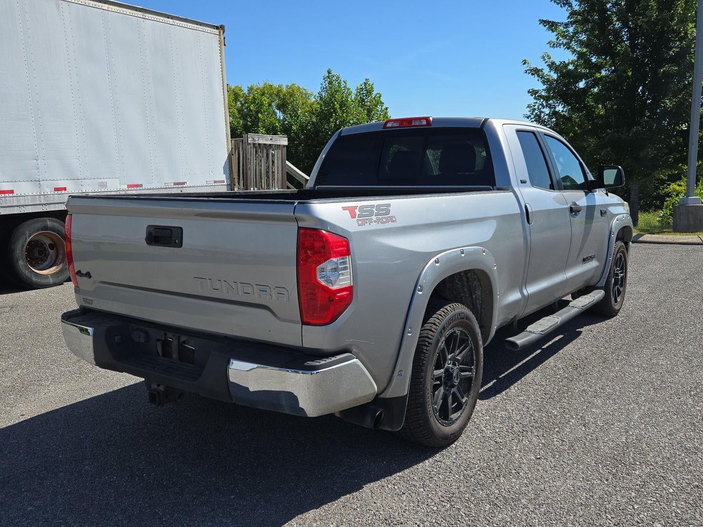 2018 Toyota Tundra SR5 5.7L V8