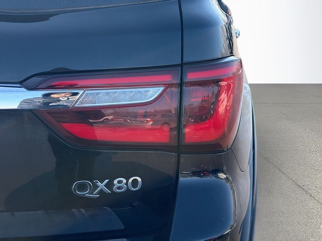 2023 INFINITI QX80 LUXE