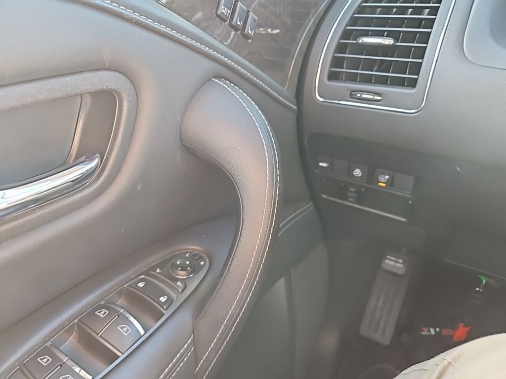 2023 INFINITI QX80 LUXE