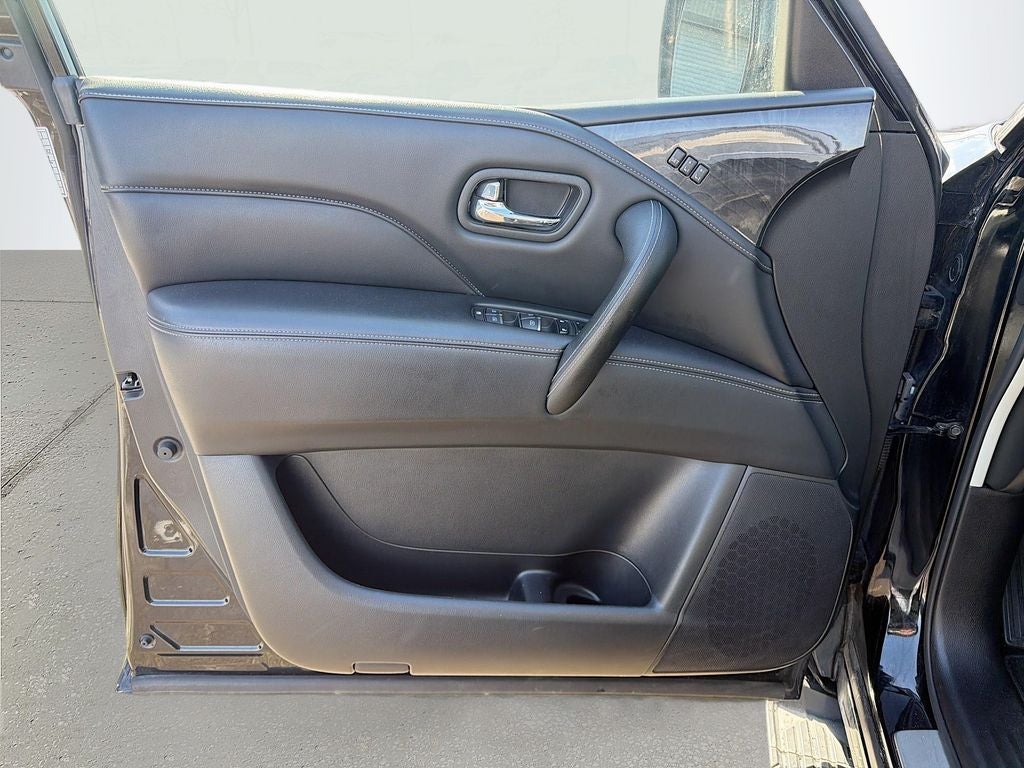 2023 INFINITI QX80 LUXE