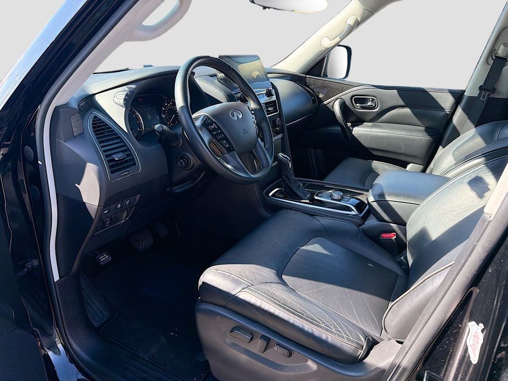 2023 INFINITI QX80 LUXE