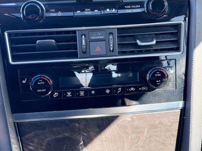 2023 INFINITI QX80 LUXE