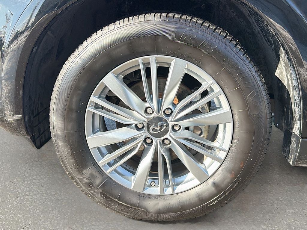 2023 INFINITI QX80 LUXE