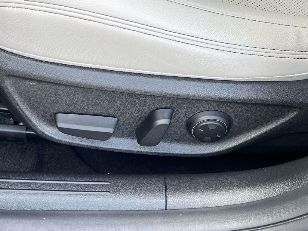 2023 Genesis G70 2.0T RWD