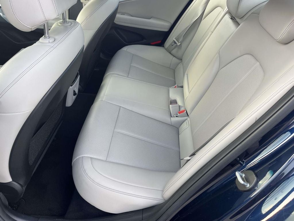 2023 Genesis G70 2.0T RWD