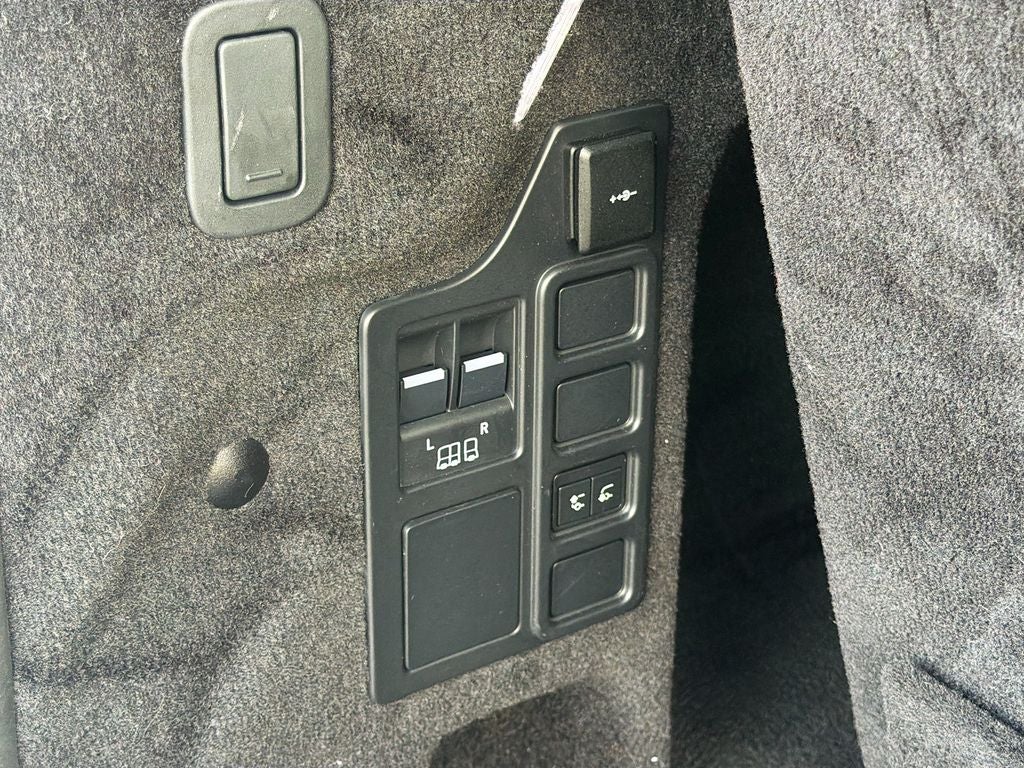 2022 Land Rover Discovery P300 S R-Dynamic