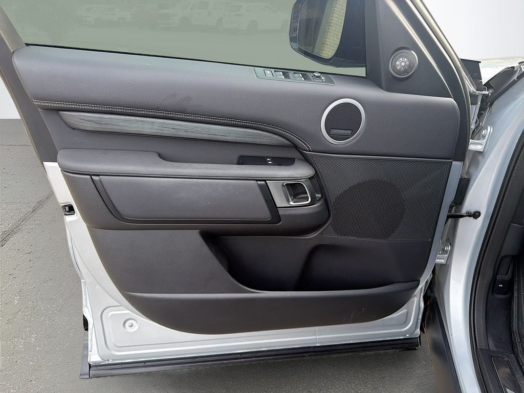 2022 Land Rover Discovery P300 S R-Dynamic