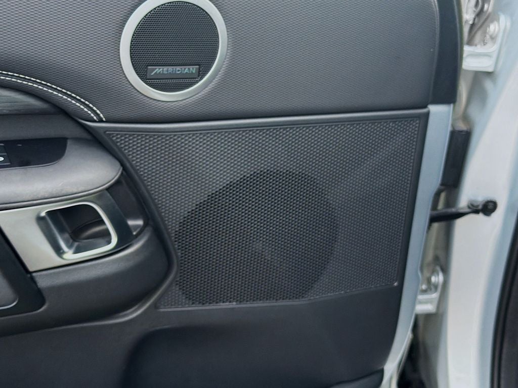 2022 Land Rover Discovery P300 S R-Dynamic