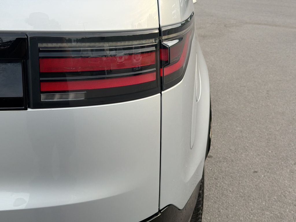 2022 Land Rover Discovery P300 S R-Dynamic