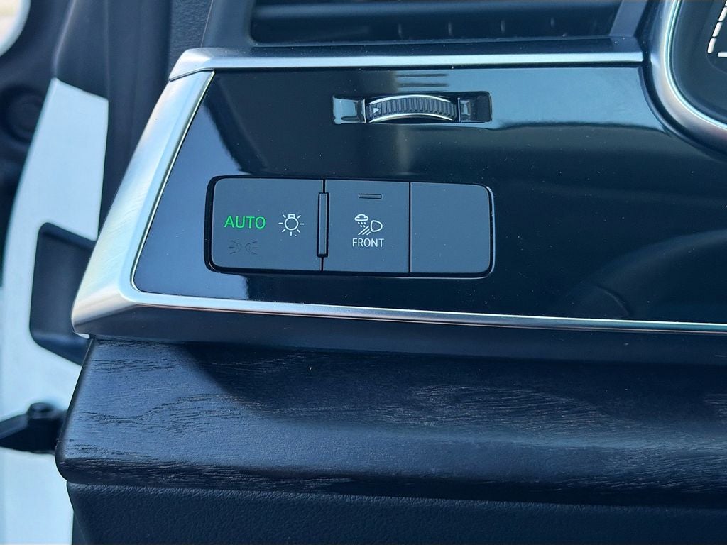 2023 Audi Q8 Premium 55 TFSI quattro Tiptronic