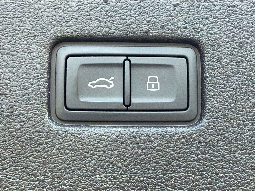 2022 Audi Q8 Premium 55 TFSI quattro Tiptronic