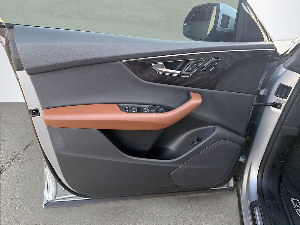 2022 Audi Q8 Premium 55 TFSI quattro Tiptronic