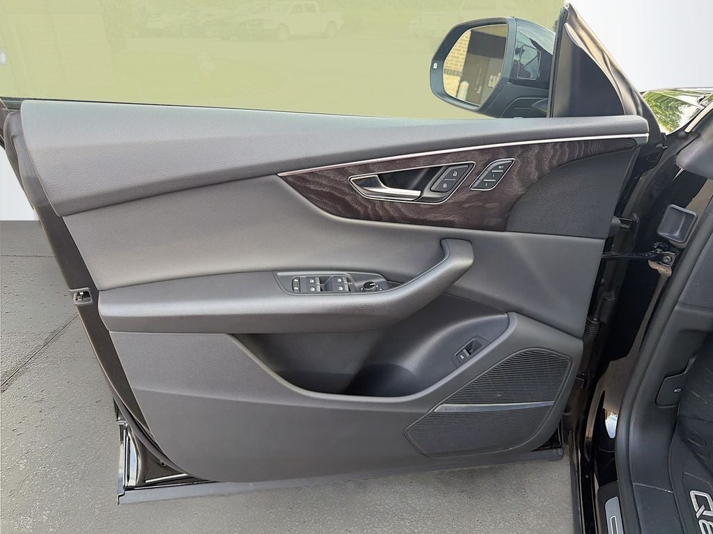 2021 Audi Q8 Premium Plus 55 TFSI quattro Tiptronic
