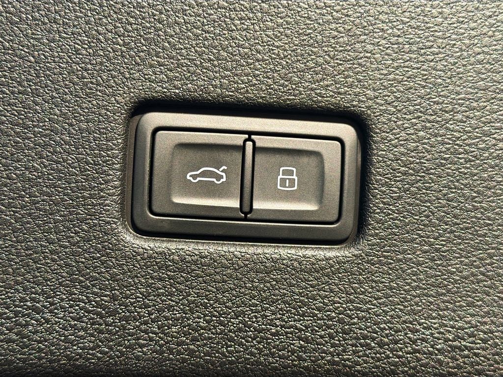 2022 Audi Q8 Premium Plus 55 TFSI quattro Tiptronic