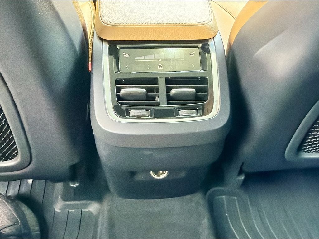 2019 Volvo XC90 T6 Momentum